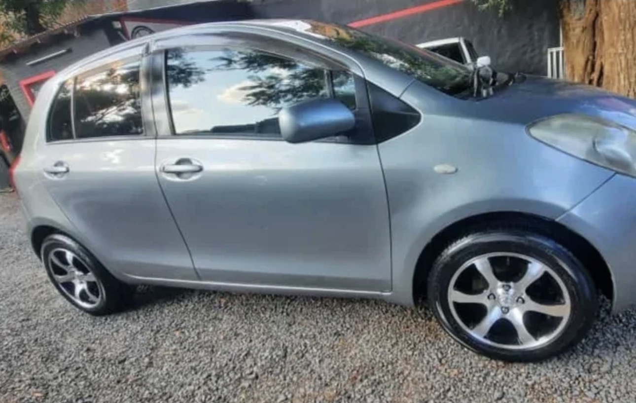 Toyota New Vitz - Foto 4