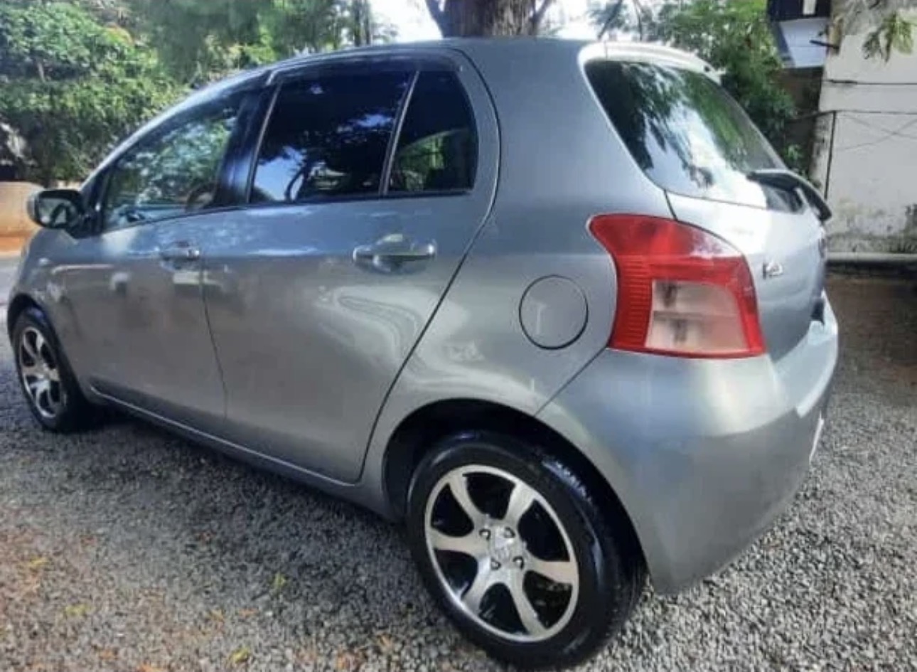 Toyota New Vitz - Foto 5